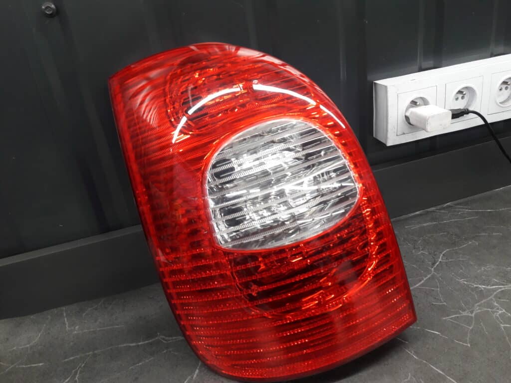 89398405 lampa lewy tyl citroen xsara picasso i lift 08r