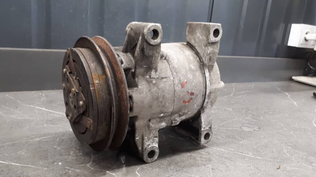 926007m500 kompresor klimatyzacji nissn almera N16  primera P11 P12