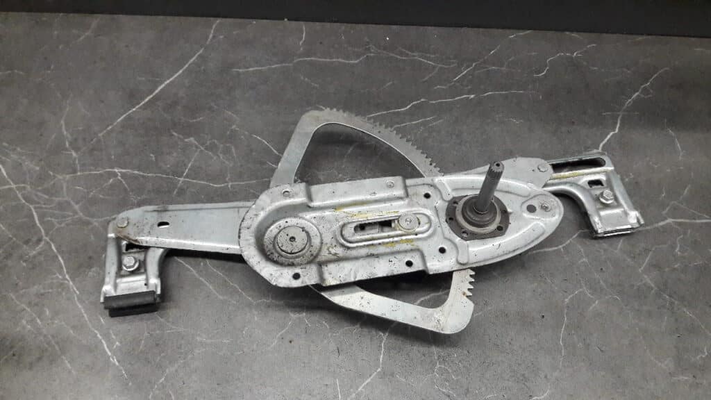 3M51-R27001-AE mechanizm szyby lewy FORD focus mk2 09R