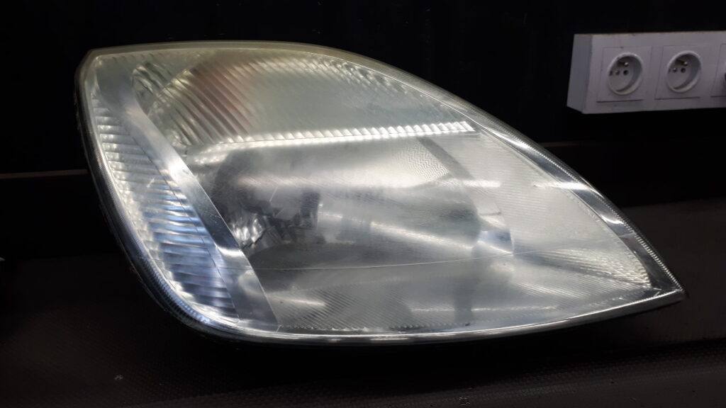 reflektor prawy ford fiesta V