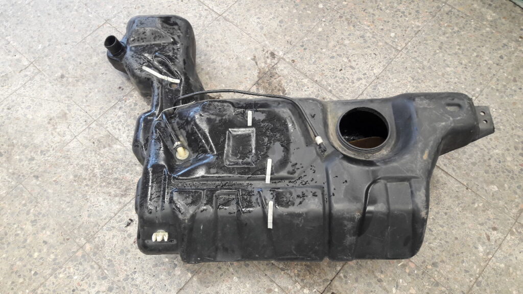 7700827383 Zbiornik paliwa Renault Laguna I Kombi