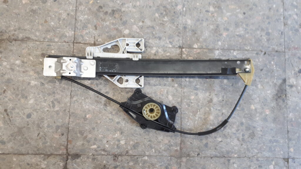 mechanizm szyby lewy tyl Audi A4 B8 kombi