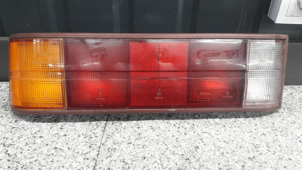 53272r3 Lampa lewy tył Opel rekord e hella