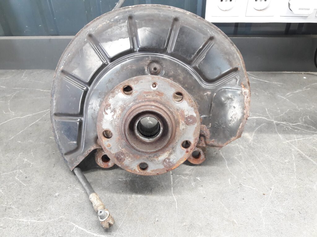 Zwrotnica lewy przód VW Touran 1.9 tdi