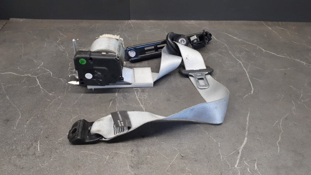 09114858N Pas lewy tył Opel Corsa c 03r