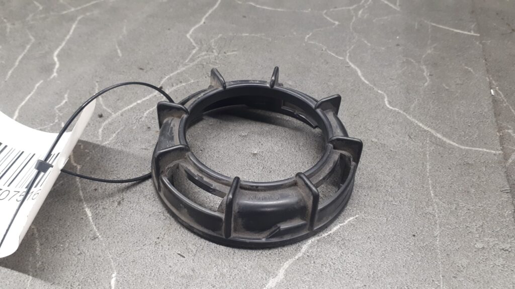 Nakretka reflektora Suzuki Baleno I