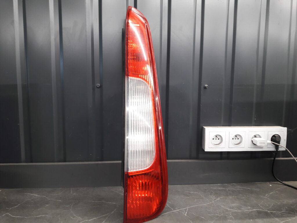 2SK008723 Lampa prawy tyl Ford C-MAX
