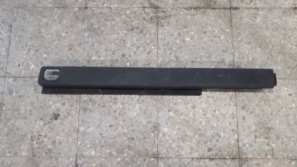 8K9861827A listwa oslona bagaznika lewa Audi A4 B8 kombi