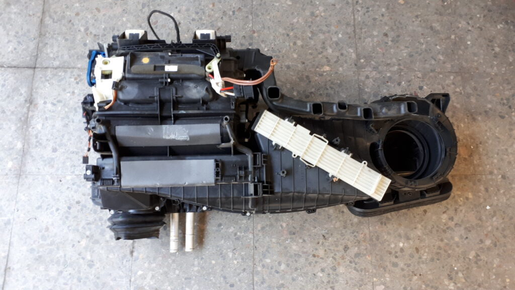 8K1820005AE nagrzewnica powietrza Audi A4 B8
