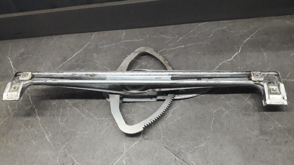 3M51R23201BD mechanizm szyby lewy przod focus ii