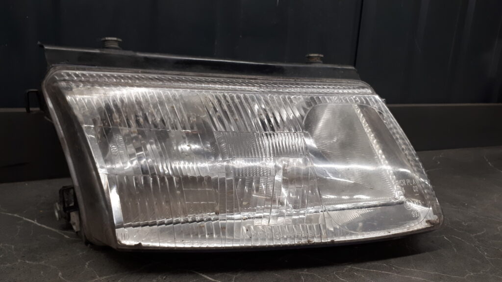 reflektor prawy vw passat b5 depo