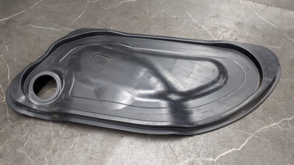 8K0837916B Osłona drzwi prawy przód Audi A4 B8