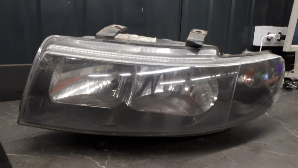 67742691 Reflektor lewy przod seat toledo II