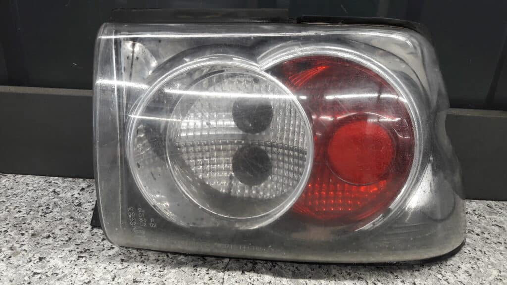 lampa prawy tyl escort lexus tuning