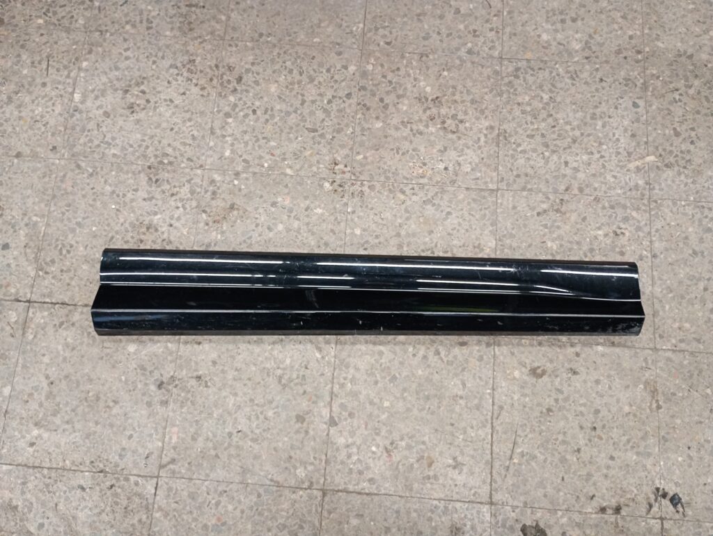 81a853960a listwa prawy przod audi q2 81a s-line 17- czarna