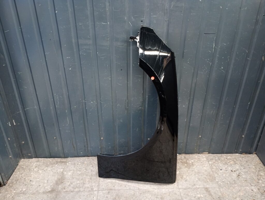 8W0821091 Błotnik lewy przód Audi A4 B9 8W CZARNY 15-