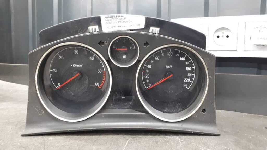 a2c53164392 zegar licznik opel zafira B 1.9