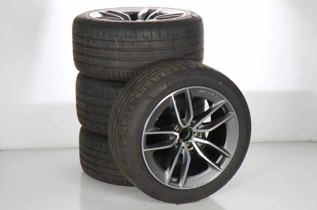 A2904010200 Felgi aluminiowe Mercedes A290 R19 cali PIRELLI