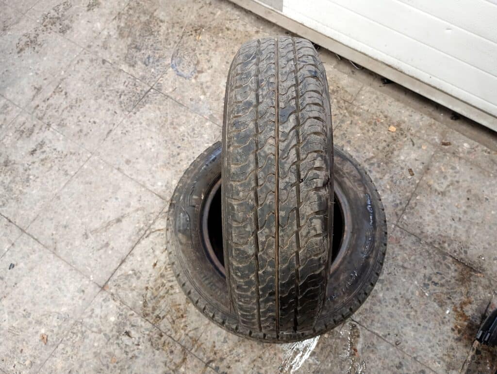 opona dunlop econodrive 165/70 r14c cena za 2szt lato