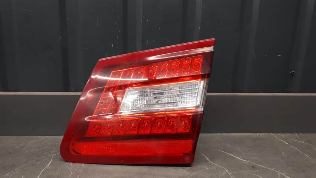 lampa prawy tyl w klape mercedes e w212 kombi