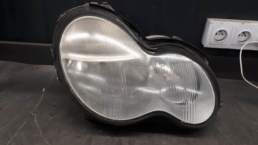 0301166202 reflektor prawy przod mercedes c-klasa w203