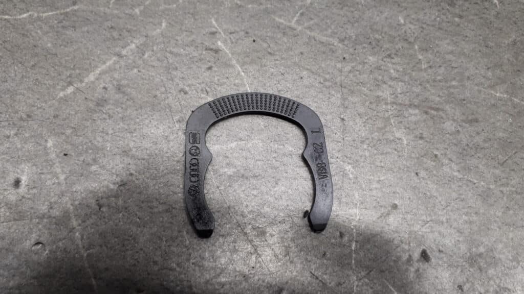03c121142 mocowanie przewodu chlodnicy vw seat skoda audi 1.4tsi