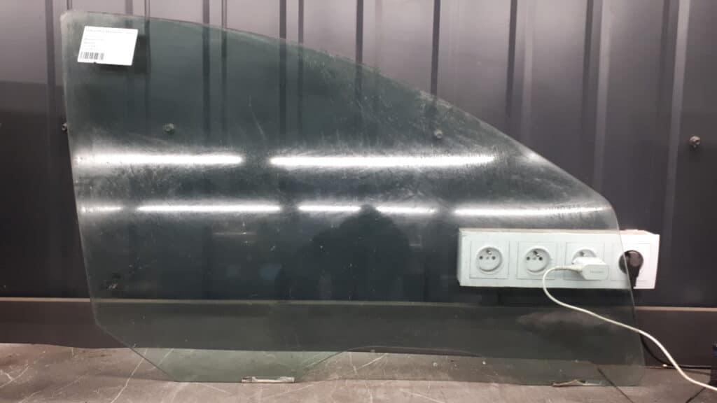 szyba drzwi prawy przod ford focus mk1 kombi 98r