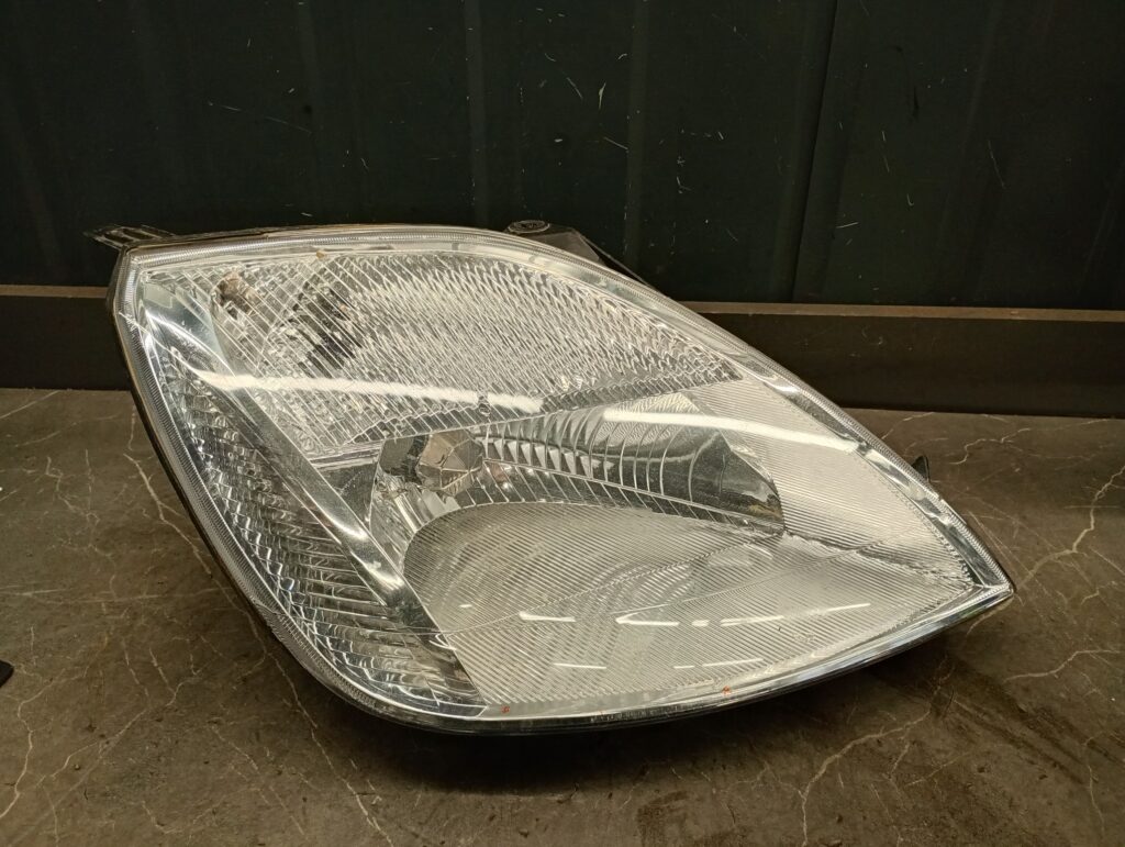 mfd112-h032 Reflektor prawy ford fiesta mk6