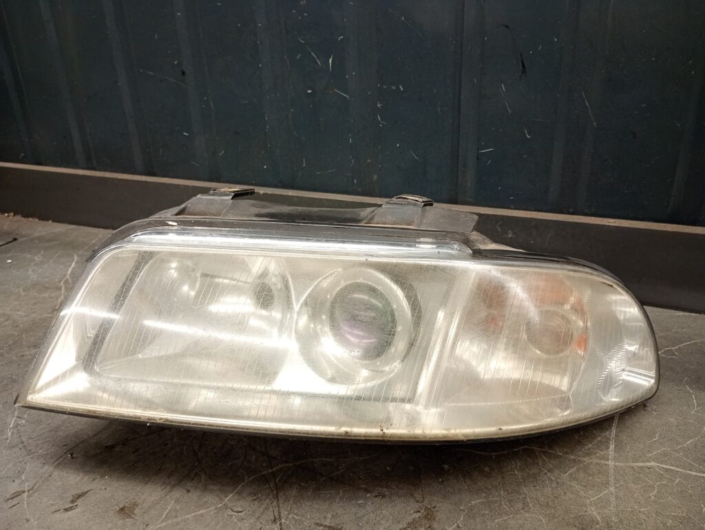 8D0941003AK Refelktor lewy AUDI A4 B5 LIFT