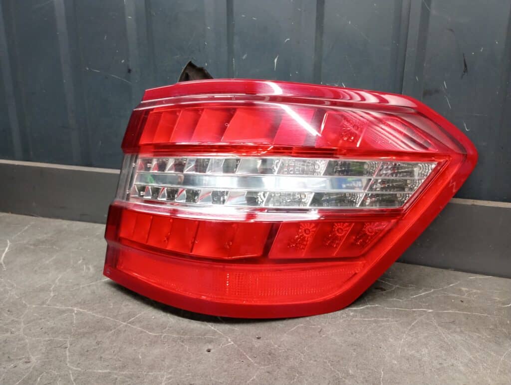 Lampa prawy tył Mercedes e-klasa W212 kombi