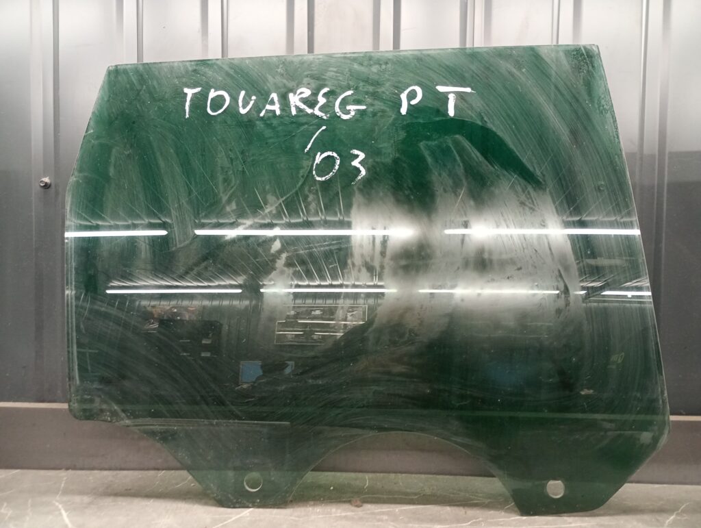 Szyba prawy tyl vw  touareg I 04R