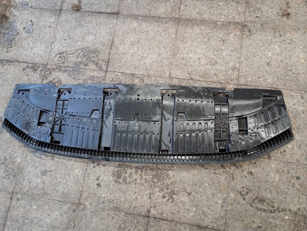 8u0807233a oslona pod zderzak audi Q3 8U 8U0 11-