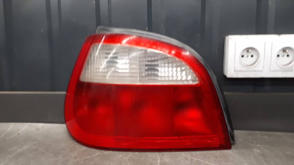 2vp008101-01 wklad lampy lewy tyl renault megane I LIFT