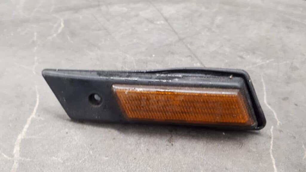 13780139 kierunkowskaz boczny prawy bmw e36