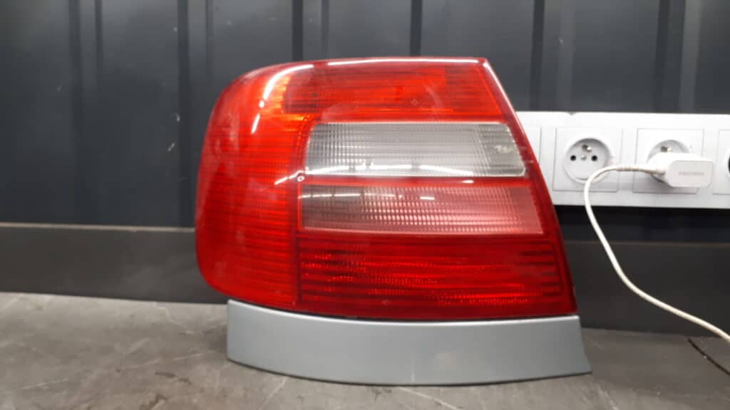 lampa lewy tyl audi a4 b5