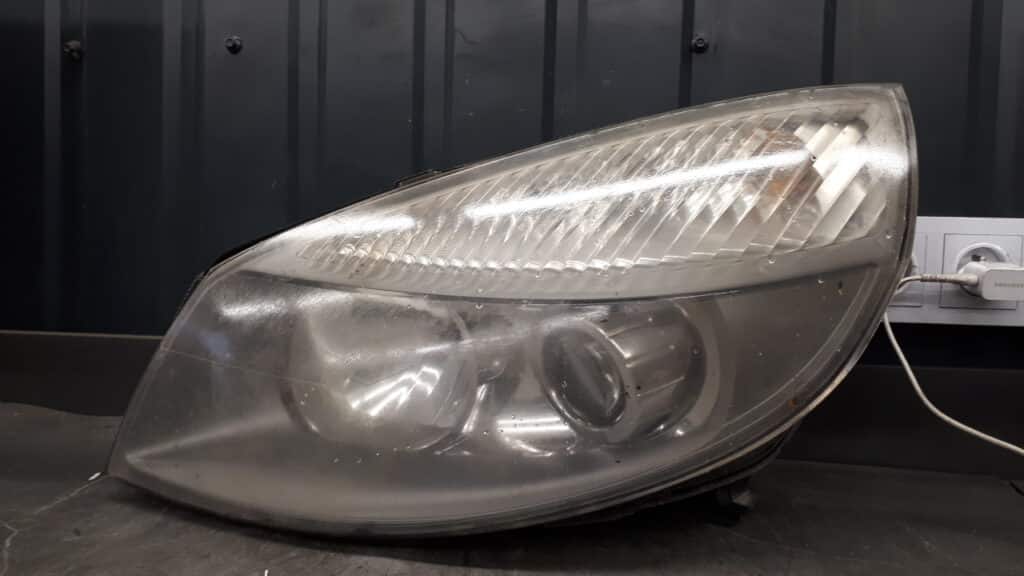 15811300li reflektor lewy przod renault scenic ii 1.9dci 05r