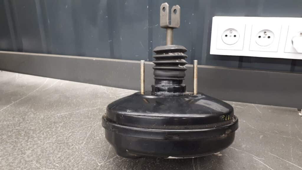 A0054304230 Serwo hamulcowe Mercedes W168 1.9