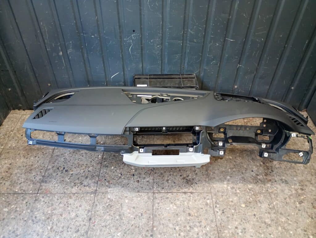 8W2857001J Konsola deska rozdzielcza AUDI A4 B9 LIFT ANGLIK NOWA