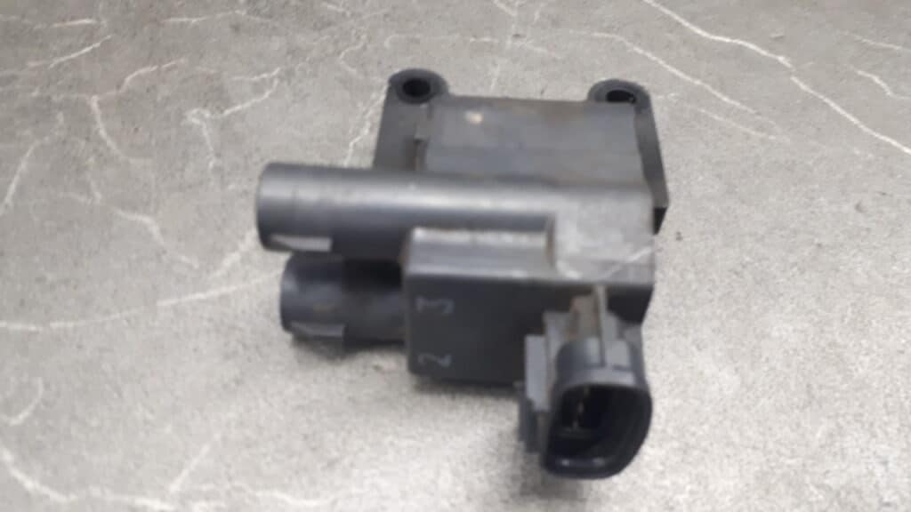 90919-02218 Toyota rav4 ii avensis t22 2.0 16v cewka zapłonowa