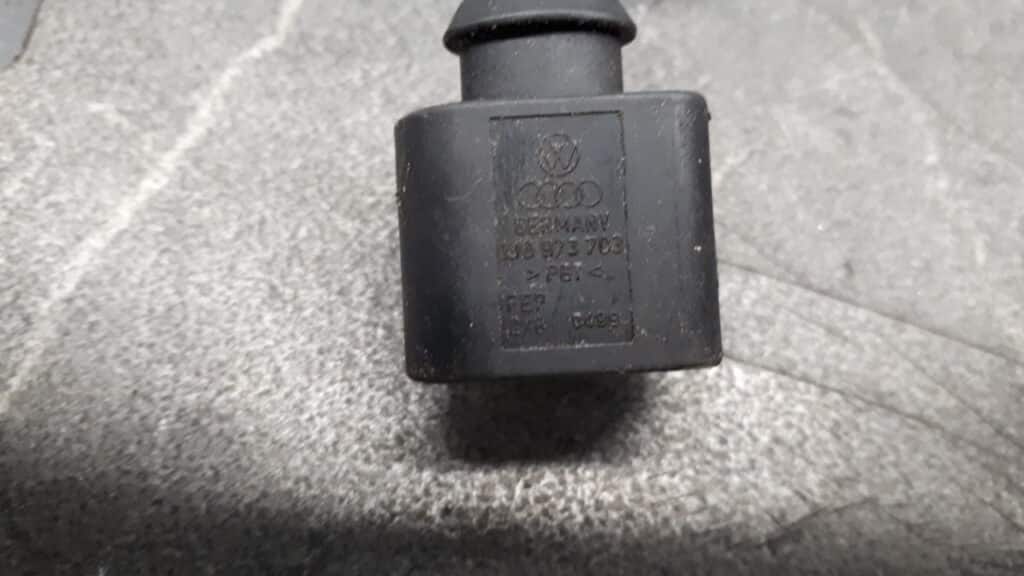 6h0959855a wlacznik szyb przod Seat Ibiza II