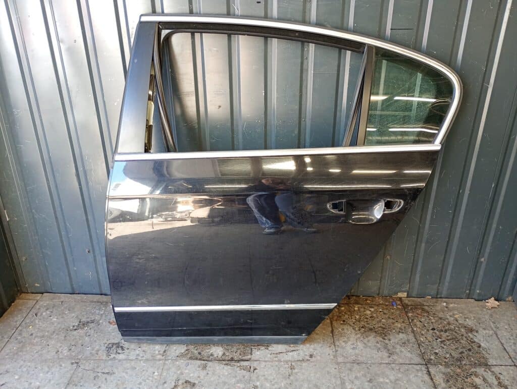 3c5833311 Drzwi lewy przod passat b6  LC9X