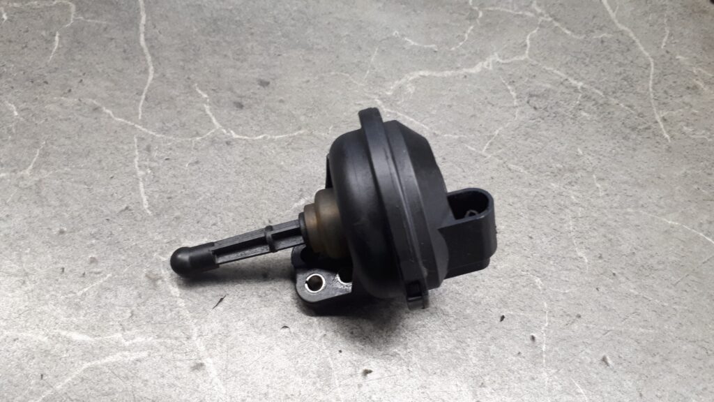 714242   gruszka podcisnienia kolektora ssącrgo BMW E53 E60 E65 E90 3.0 D