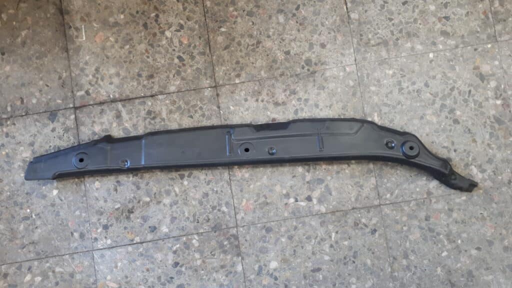 4m8821112 wygluszenie blotnika prawy przod audi q8 NOWE