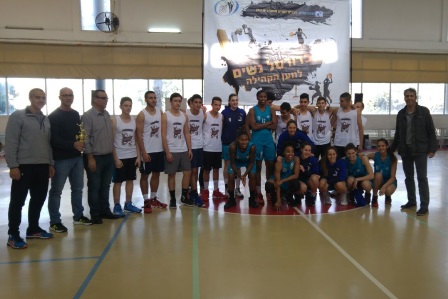 תלמידי הפועל מיתר ניצחו את שחקניות ליגה א' בכדורסל