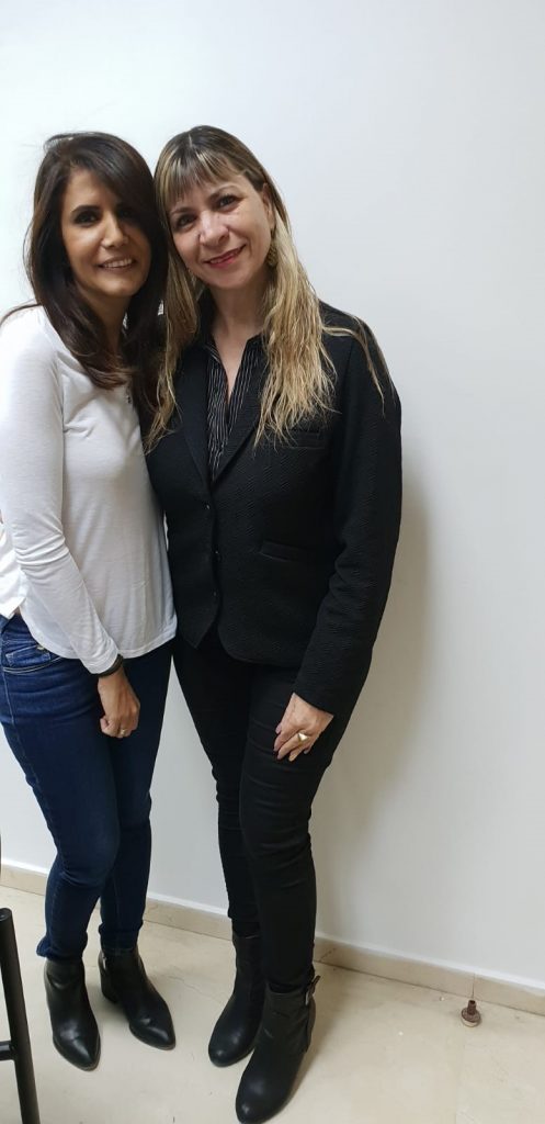 אלונה ברקת חורשת את באר שבע