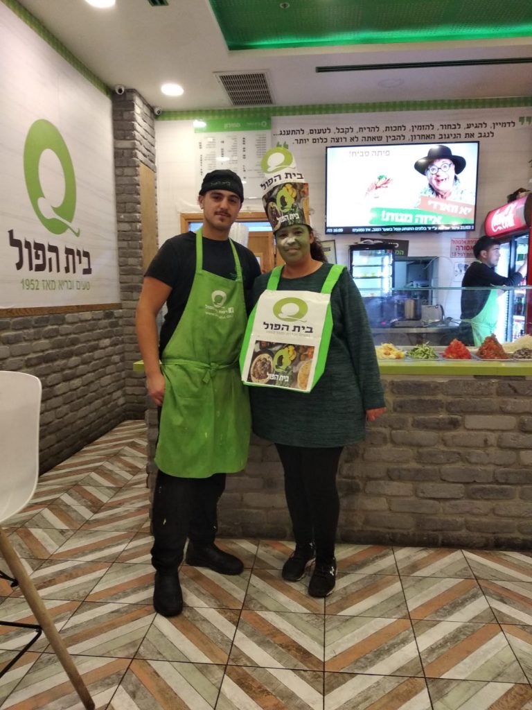 תחפושת ירוקה של תושבת באר שבע