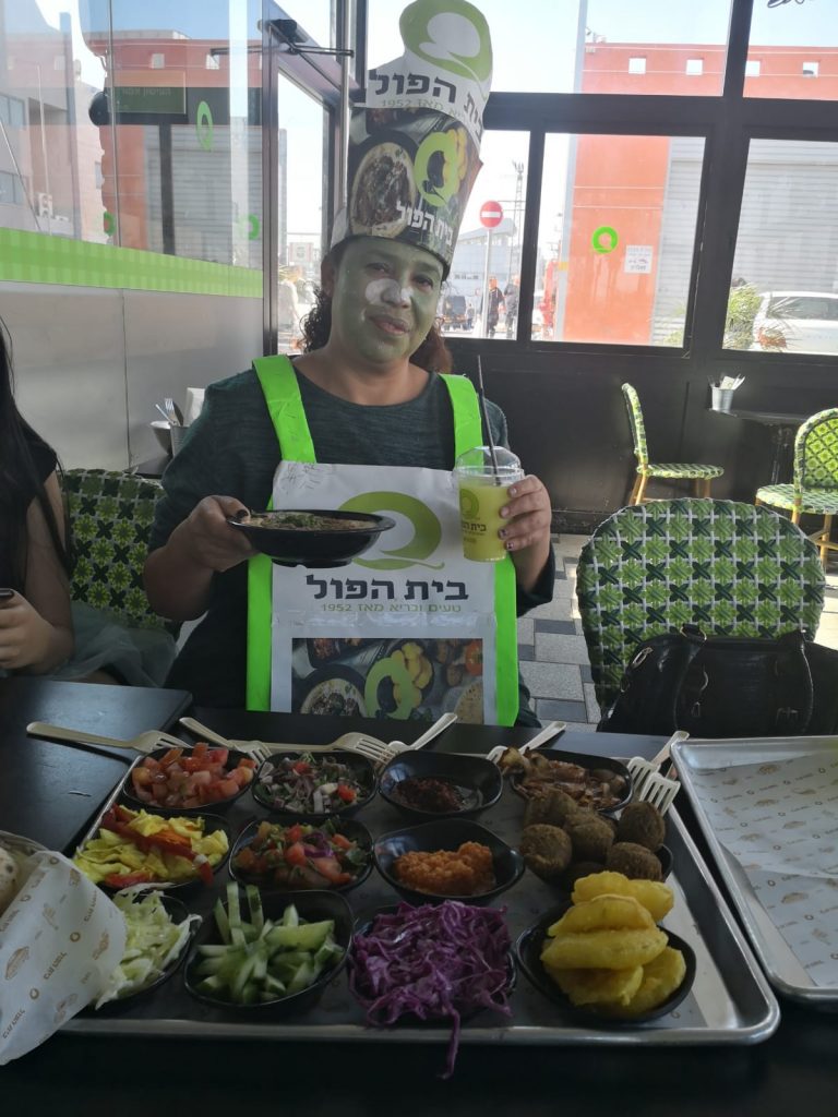 תחפושת ירוקה של תושבת באר שבע