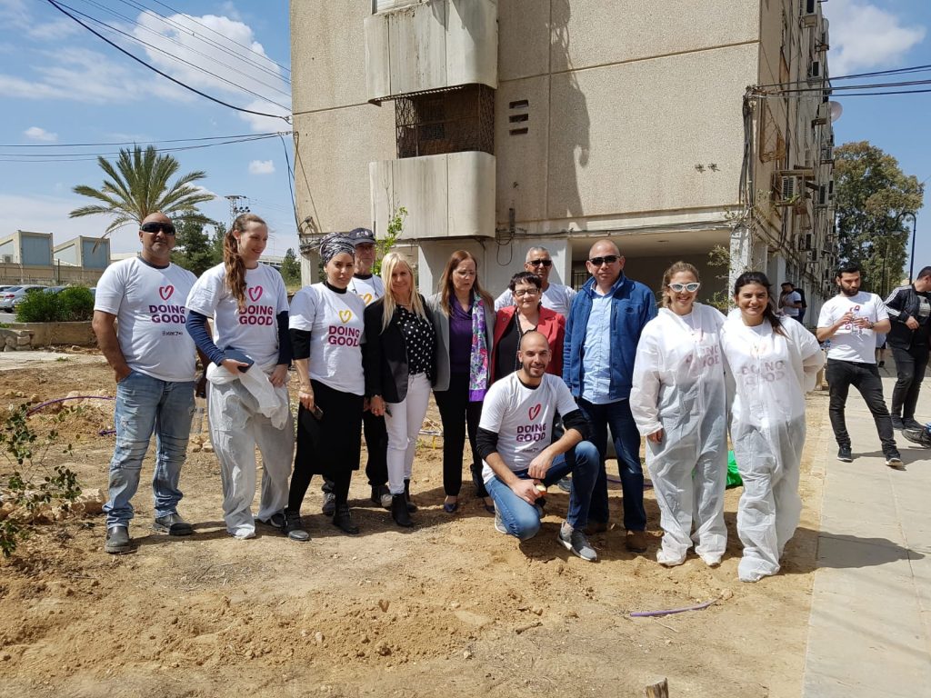 עובדי מרכזי השירות של עמידר החדשה בבאר שבע ועובדי עיריית באר שבע קיימו מבצע טיפוח סביבתי