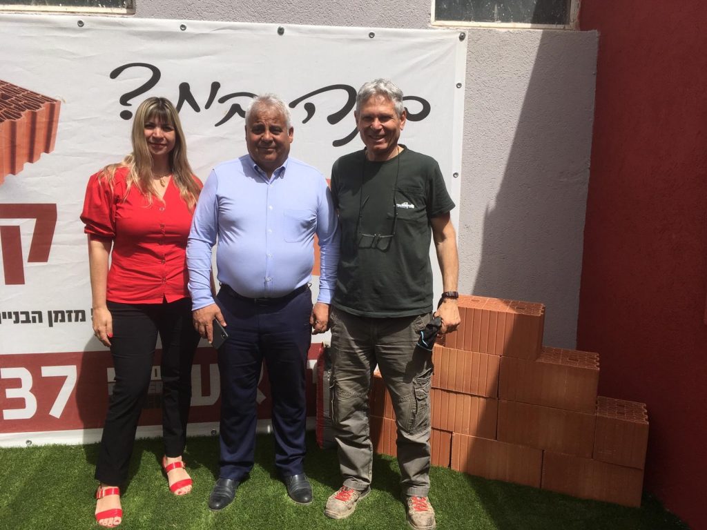 בני ביטון מבקר בחסין אש 