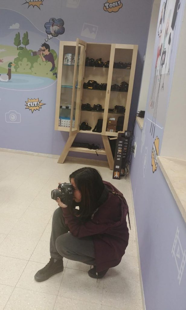 תלמידה מתנדבת